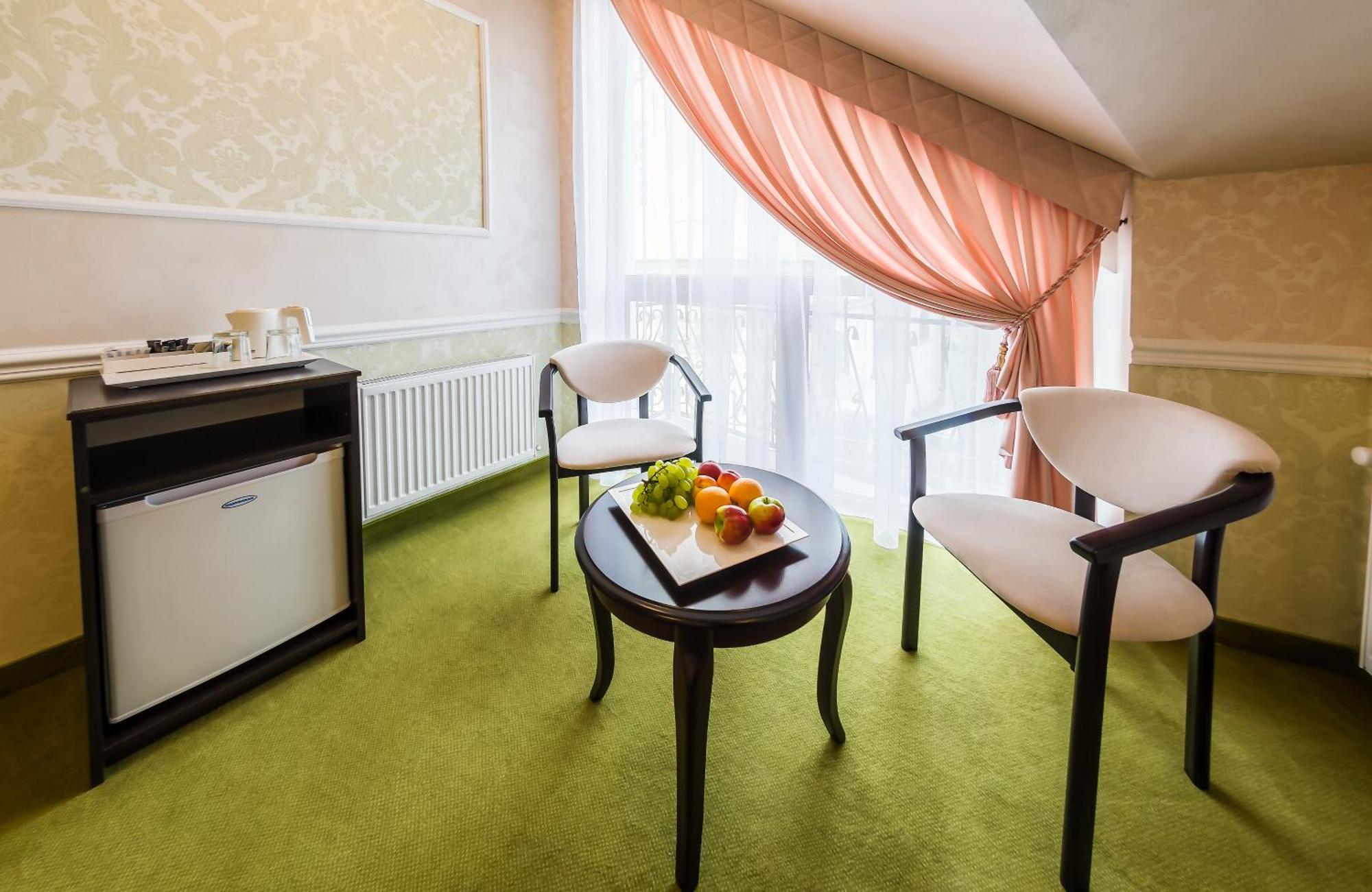 Franz Hotel&Restaurant Ivano-Frankivsk Eksteriør bilde